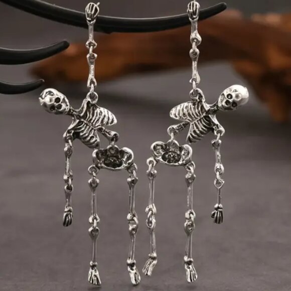 d'vine Products Jewelry - Gothic Punk Skull Dangle Earrings 3.3 Inches in Length